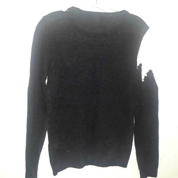 Black and Cream Sweater embellished with pearls - Picture 5 of 6